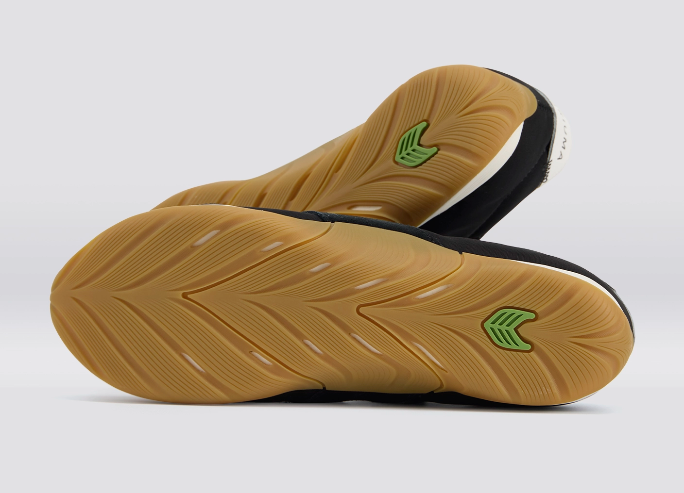 SUTAI Nylon and Suede Black